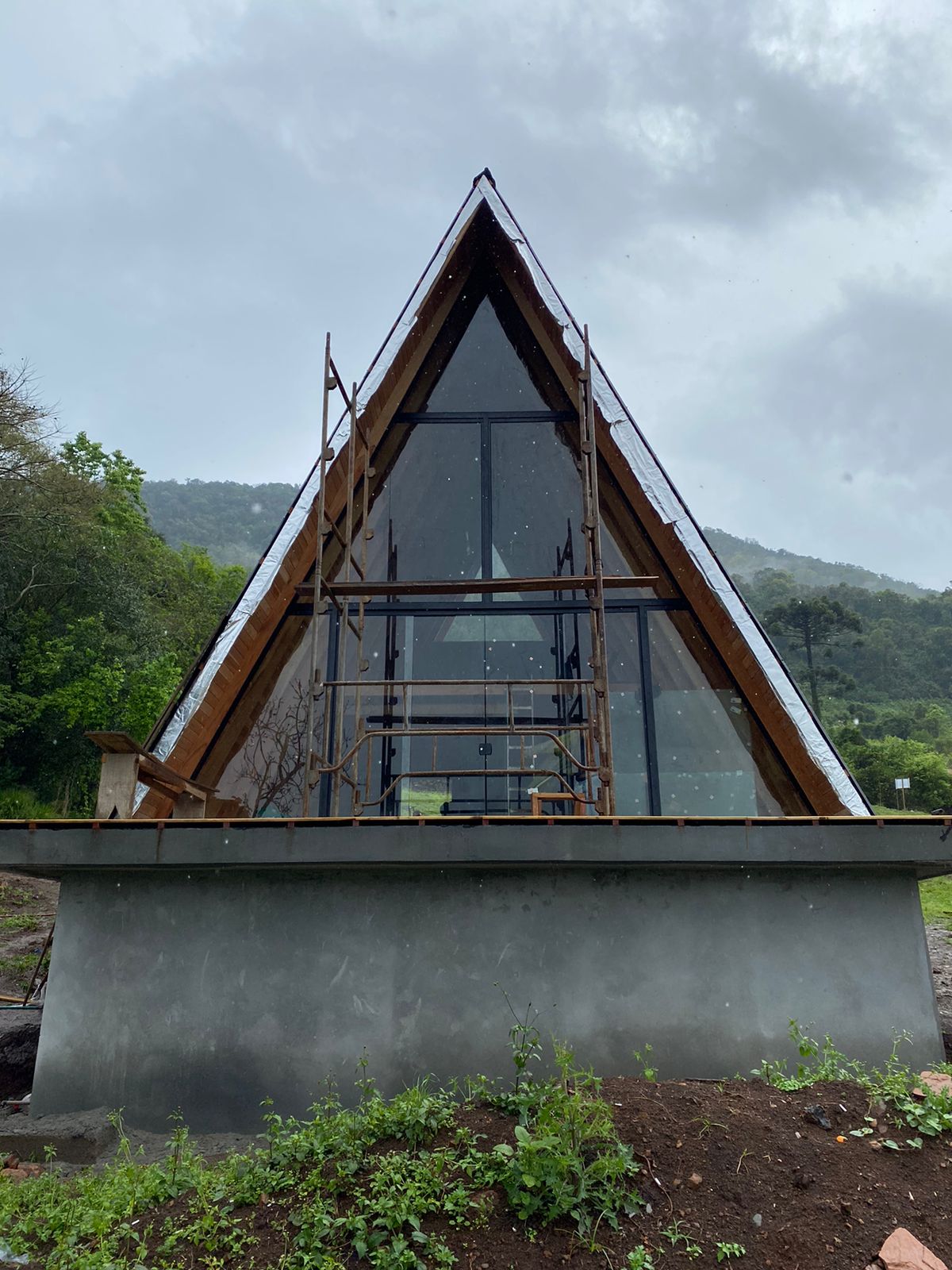 Fechamento triangular em vidro