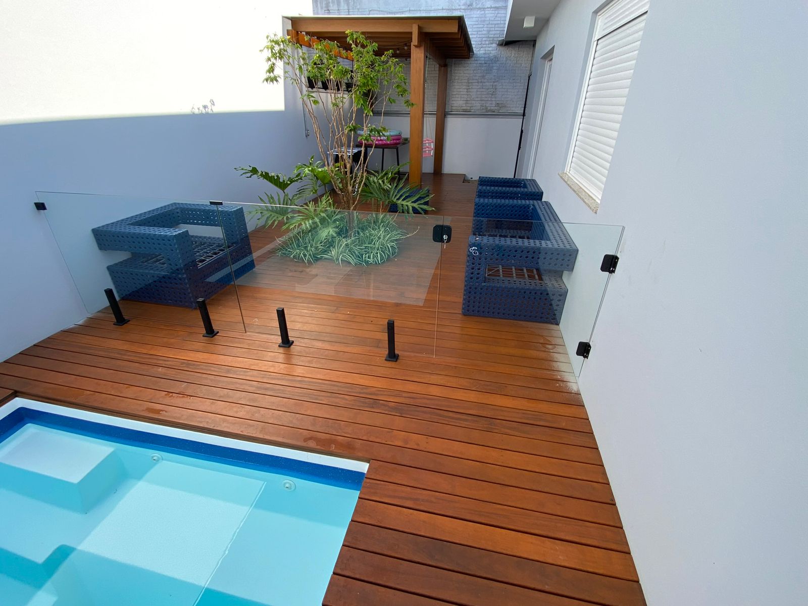 Cercamento de piscina em vidro